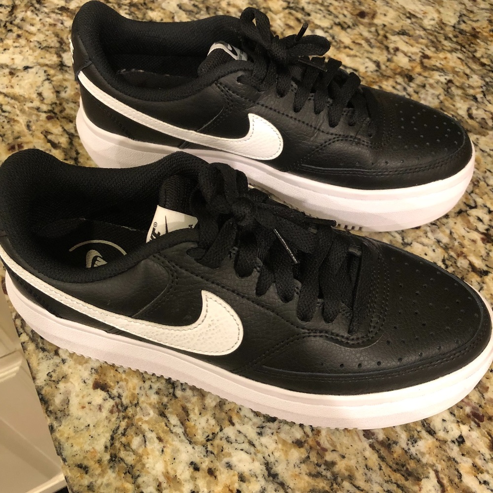 Nike Court Vista Alta Women’s Sneakers - 8.5